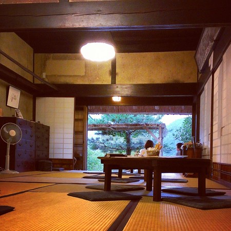 かやぶきの里交流館（彩花にて）