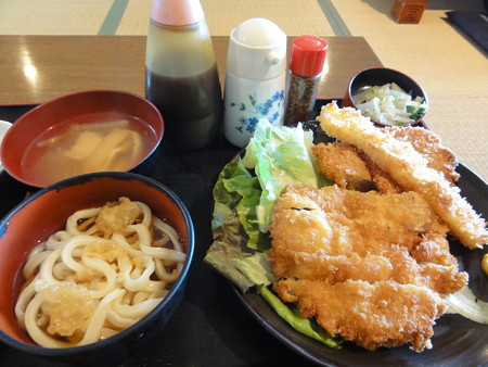ミックスフライも美味しそうです