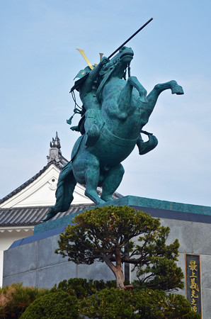 160416霞城公園の最上義光の像01