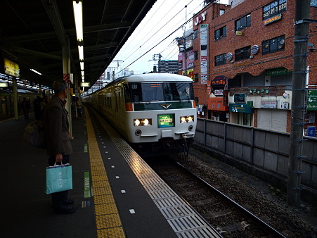 特急「はまかいじ」(町田駅)
