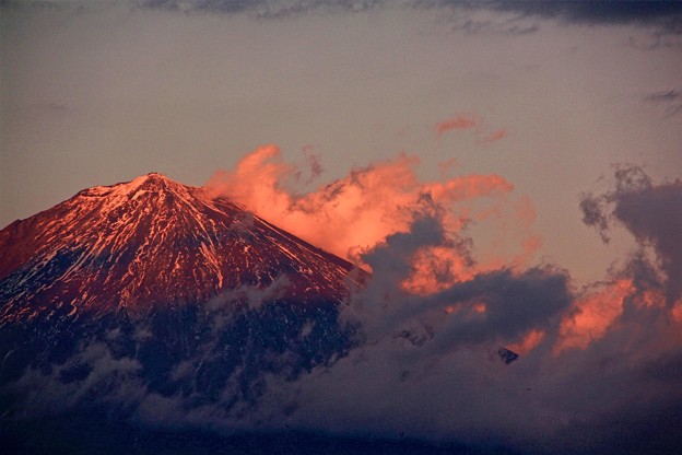 1月7日富士宮からの夕方富士山雲がイイ感じでした 今日もお疲れ様でした 照片共享頁面 攝影藏