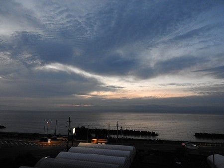 駿河湾の朝日01