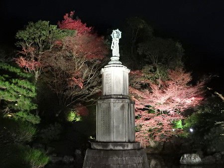 知恩院(ライトアップ)18 高村光雲作の聖観音菩薩立像