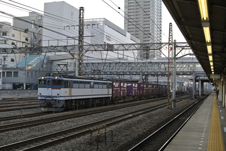 鶴見駅にて