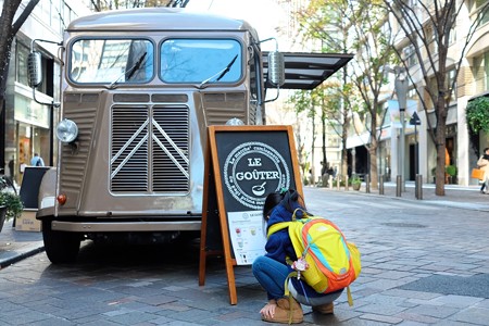 2015.12.22　丸の内仲通り　1961 CITROEN H VANと姫