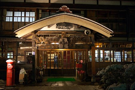2010.10.26 蔦温泉 玄関ポストに初雪