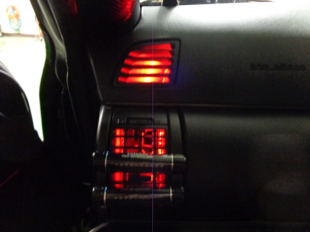 スカイラインＶ３５クーペ　東京都　車内ＬＥＤ打ち替え　エアコン吹き出し口ＬＥＤ　助手席側