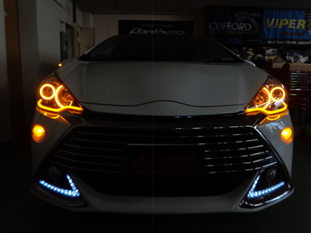 トヨタＡＱＵＡ　神奈川県　ＮＥＷＮＥＷアウディ風ＬＥＤ　オレンジ