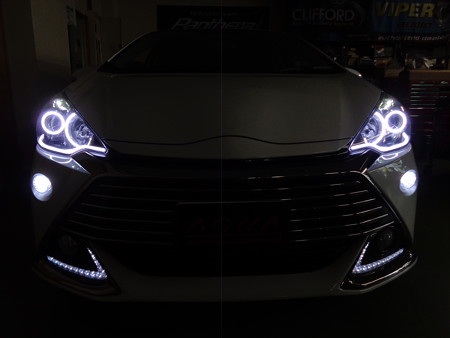 トヨタＡＱＵＡ　神奈川県　ＮＥＷＮＥＷアウディ風ＬＥＤ　ホワイト