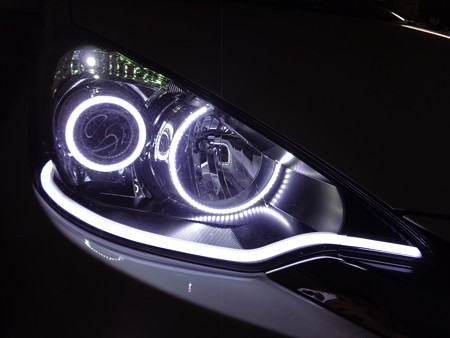 トヨタＡＱＵＡ　神奈川県　ＮＥＷＮＥＷアウディ風ＬＥＤ　ホワイト右