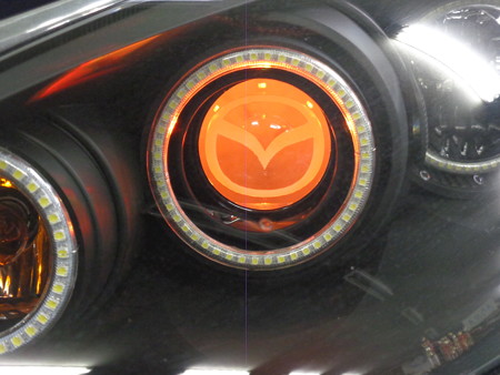 デミオ　埼玉県　プロジェクターＬＥＤ加工　マツダロゴ加工(4)