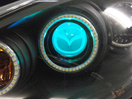 デミオ　埼玉県　プロジェクターＬＥＤ加工　マツダロゴ加工(5)