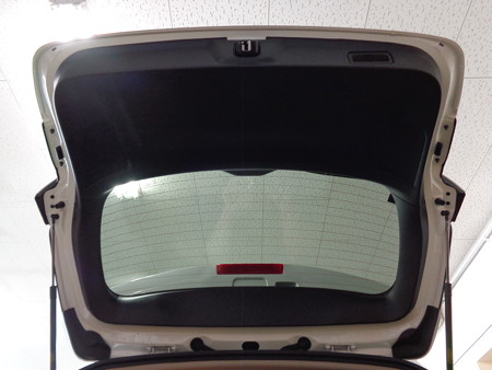 レヴォーグ　愛知県　バックドアＬＥＤ取付前