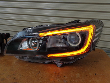 レヴォーグ　ＮＥＷアウディ風ＬＥＤ　オレンジ助手席側