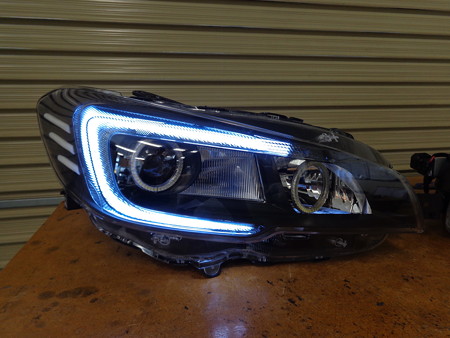 レヴォーグ　ＮＥＷアウディ風ＬＥＤ　ホワイト運転席側
