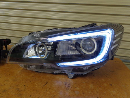 レヴォーグ　ＮＥＷアウディ風ＬＥＤ　ホワイト助手席側