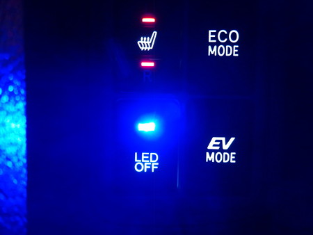トヨタＡＱＵＡ　大阪府　ＬＥＤ打ち替え　スイッチ類