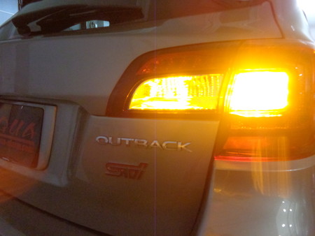 アウトバックＢＳ９　東京都　バック２色ＬＥＤ取付　ウインカー