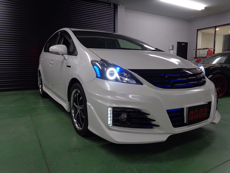 プリウスα　千葉県　グリル内ＬＥＤ・ドリンクホルダーＬＥＤ取付
