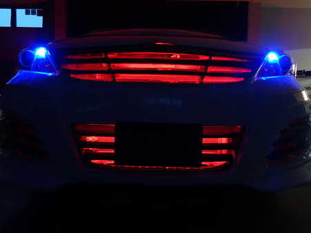 プリウスα　千葉県　グリル内ＬＥＤ取付２