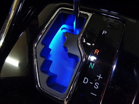 ハリアーハイブリッド　埼玉県　シフトＬＥＤ取付500