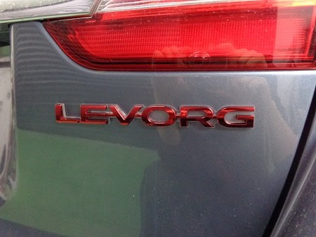 レヴォーグ　茨城県　エンブレムＬＥＤ取付　消灯時　レッド500