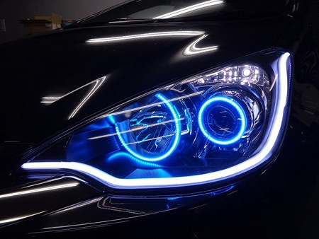 トヨタＡＱＵＡ　新潟県　イカリング取付・ＮＥＷアウディ風ＬＥＤ　ホワイト　左