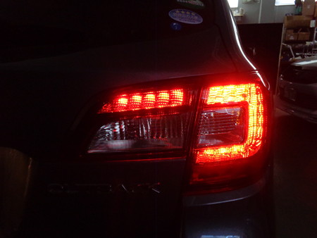 アウトバックＢＳ９　テールＬＥＤ加工　スモールＬＥＤ点灯状態