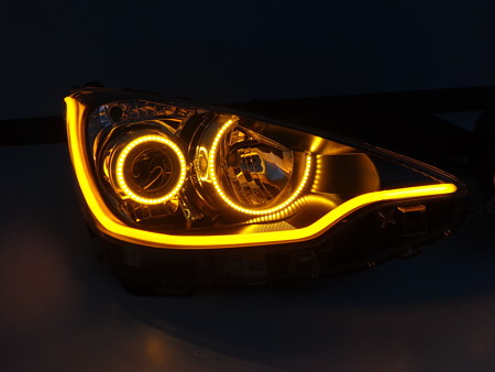 トヨタＡＱＵＡ　香川県　ＮＥＷアウディ風ＬＥＤ・イカリング取付　オレンジ　右