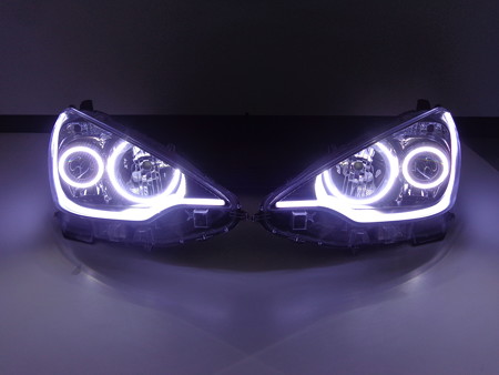 トヨタＡＱＵＡ　香川県　ＮＥＷアウディ風ＬＥＤ・イカリング取付　ホワイト