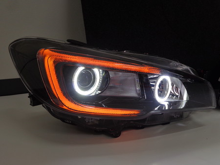 レヴォーグ　青森県　イカリング・ＮＥＷアウディ風ＬＥＤ・ブラックアウト　オレンジ右