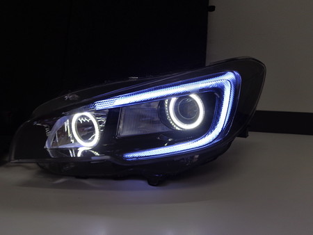 レヴォーグ　青森県　イカリング・ＮＥＷアウディ風ＬＥＤ・ブラックアウト　ホワイト左