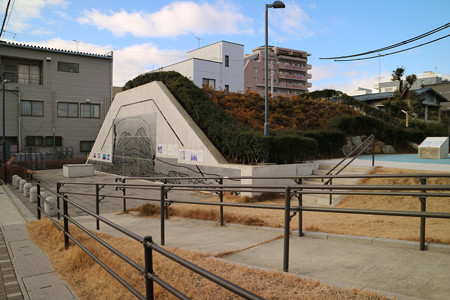 松本城・西総堀土塁公園