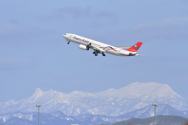 A330 TransAsiaと夕張岳