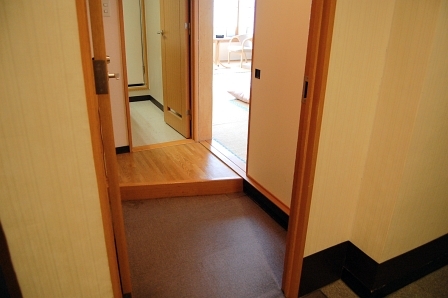 客室ドア