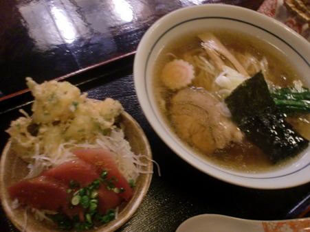 中華そば750円、季節のごはん300円