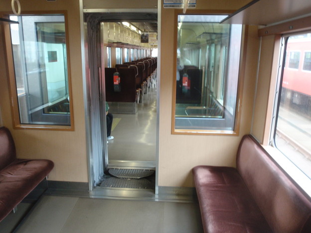DMU 126 (2-car set), interior
