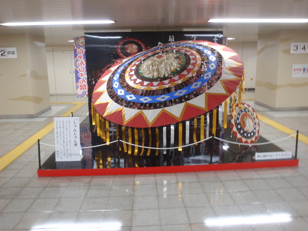しゃんしゃん傘(鳥取駅にて)