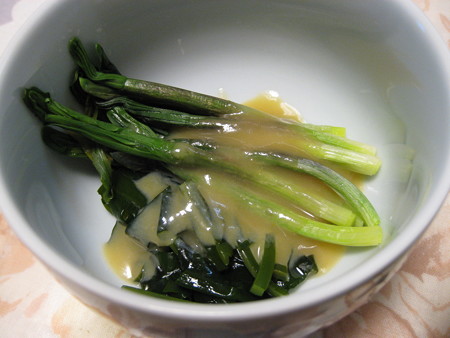 行者にんにくと新わかめの酢味噌和え
