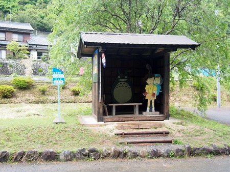 totorobusstop03