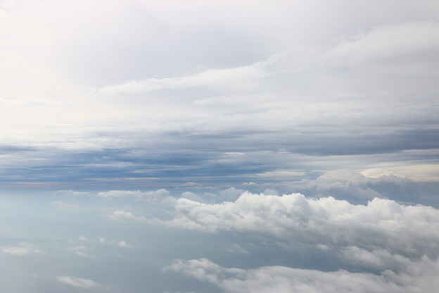 雲だらけの下界