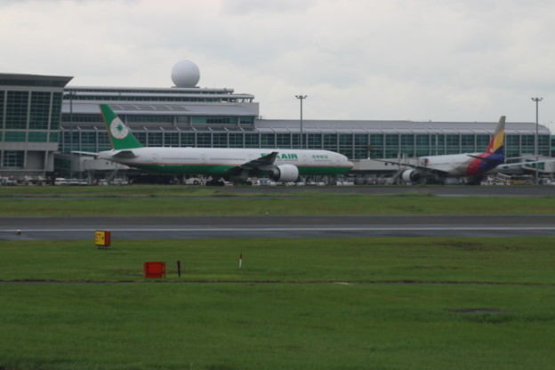 台風の影響で機材変更?B777-300飛来