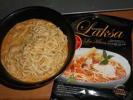 シンガポールのラクサラーメン(2)