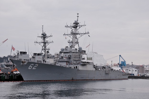 軍港めぐり遊覧船に乗って。。米海軍ミサイル駆逐艦フィッツジェラルド メンテナンス中。。横須賀基地 20160131