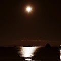 月夜の晩に・・・伊豆大島を臨む