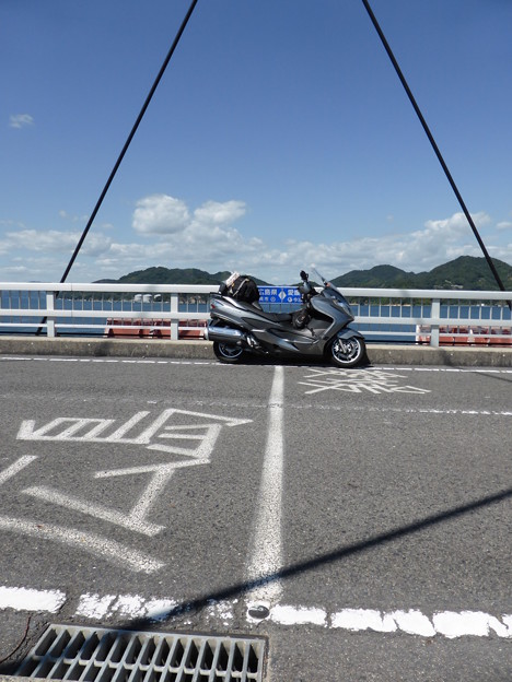 岡村大橋の広島・愛媛　県境界線