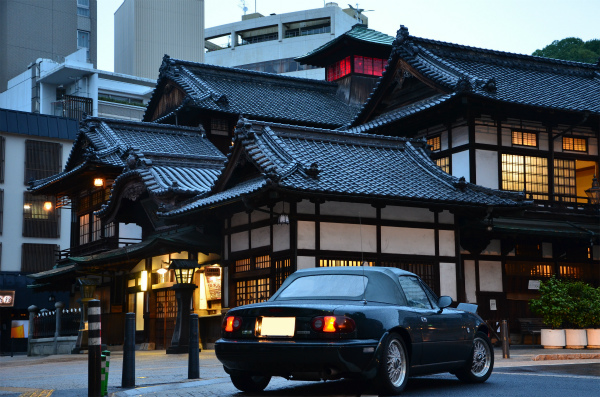 道後温泉とEUNOS Roadster VR-Limited
