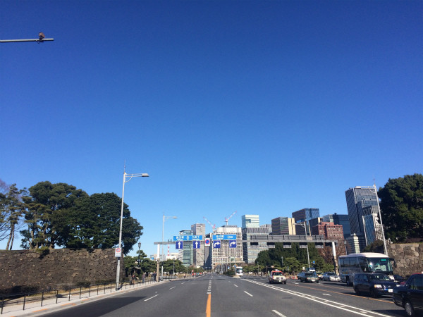 東京日和で走る道を横断して