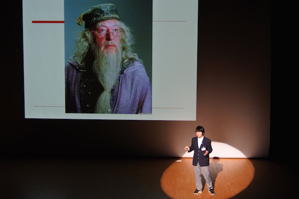 本だと自分でイメージする必要があるため想像力が膨らむ