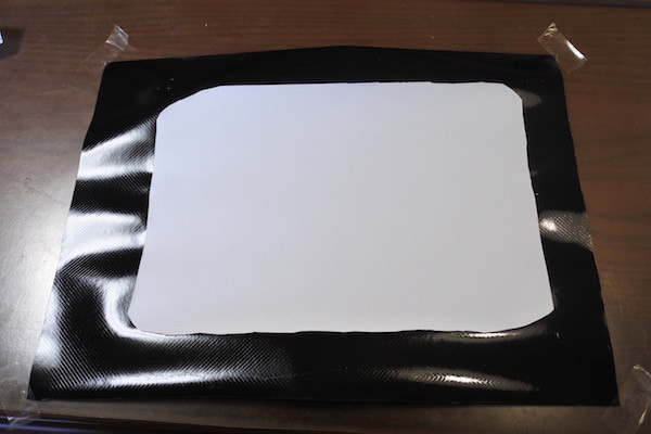 粘着面の保護シートを残すことでパソコンとカッティングシートの粘着を防止